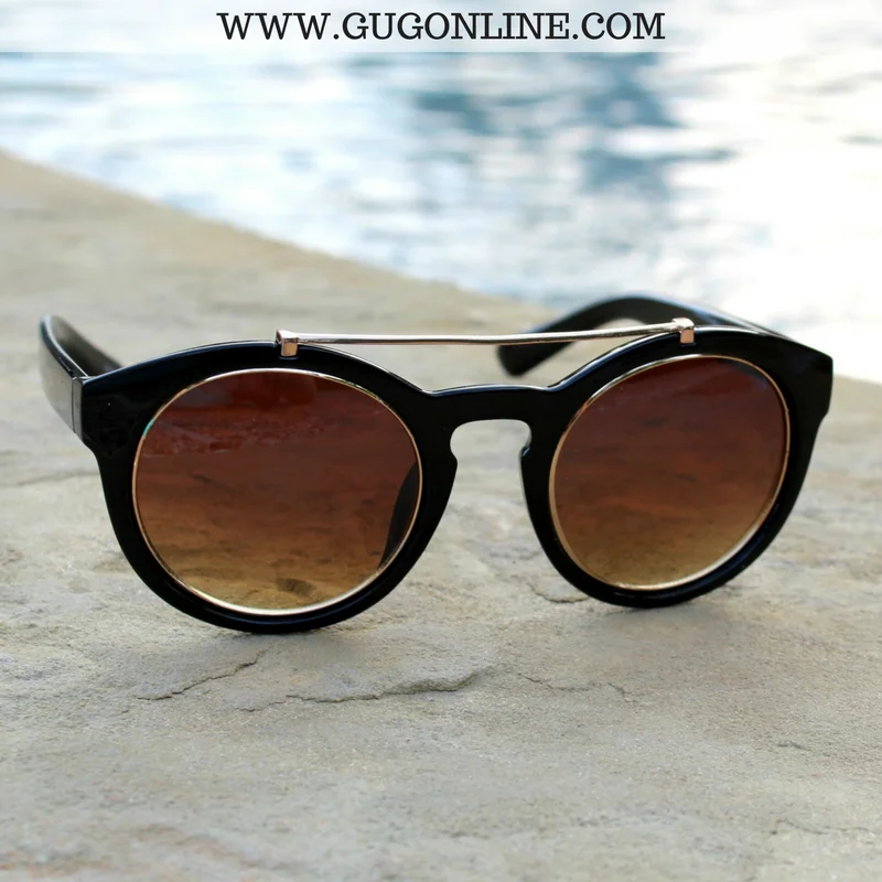 The Quinn Round Aviator Sunglasses in Black with Gold Trim