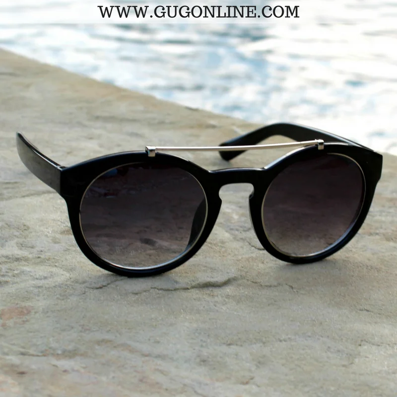 The Quinn Round Aviator Sunglasses in Black with Silver Trim